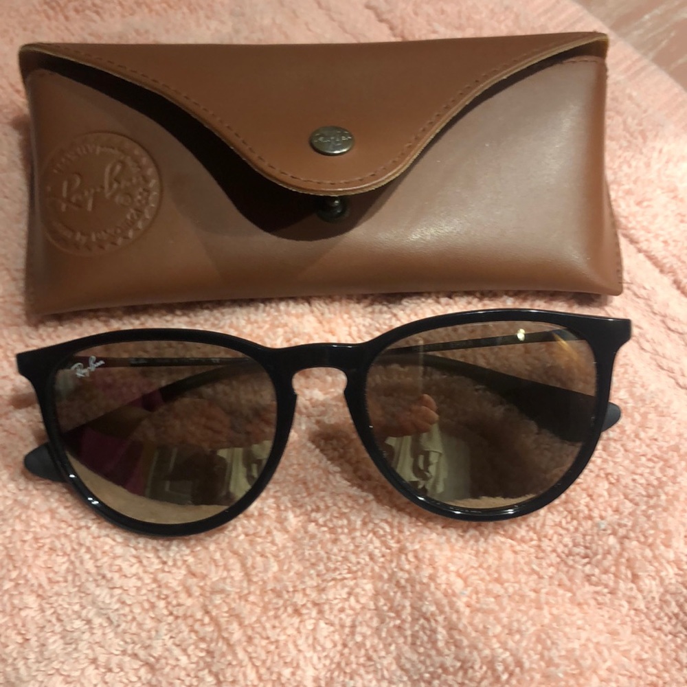 Ray-Ban sunglasses. Non polarized. Erika.